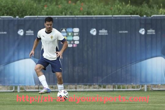 爱游戏体育官网-德甲球队看拜仁:德甲球队如何看待拜仁慕尼黑的统治地位