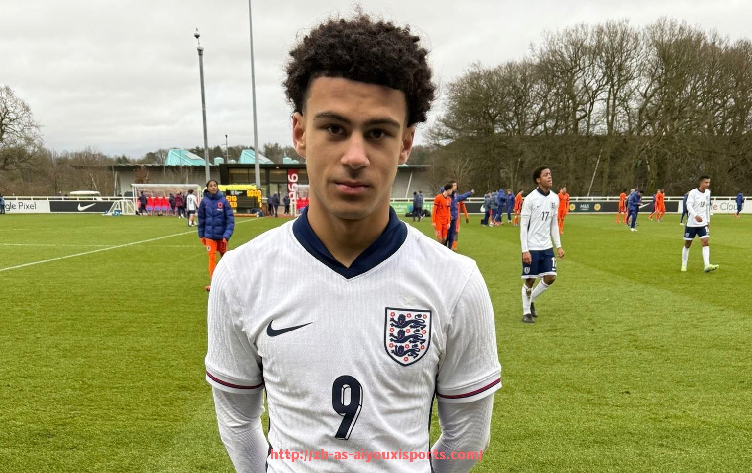 爱游戏体育官网-2024年NBA最佳新秀评选中主要候选人的数据表现与成长潜力